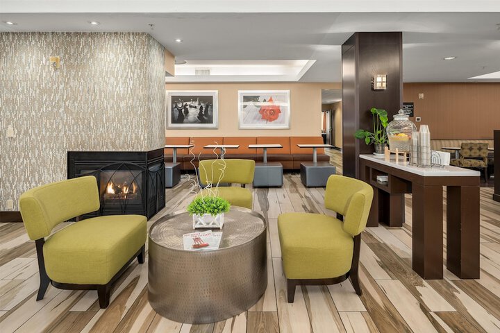 Hampton Inn & Suites Seattle-North / Lynnwood