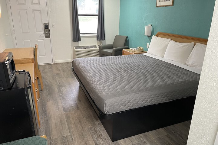 Room 14 of 18