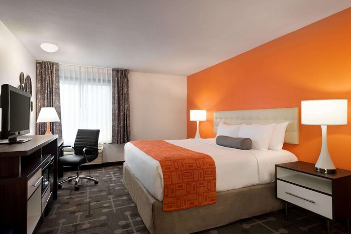 Room 2 of 5