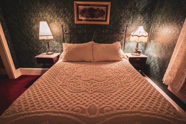 Room 9 of 25