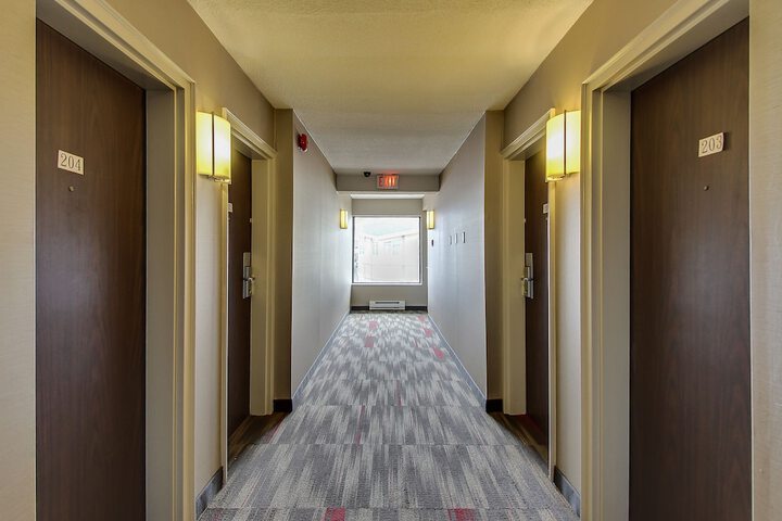 Ballroom/Hall 31 of 32