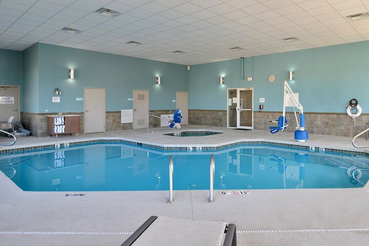 Holiday Inn Express Farmington - Bloomfield by IHG