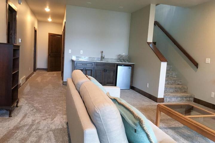 Lakefront Home 4 Bedroom 4 Bath Sleeps 12