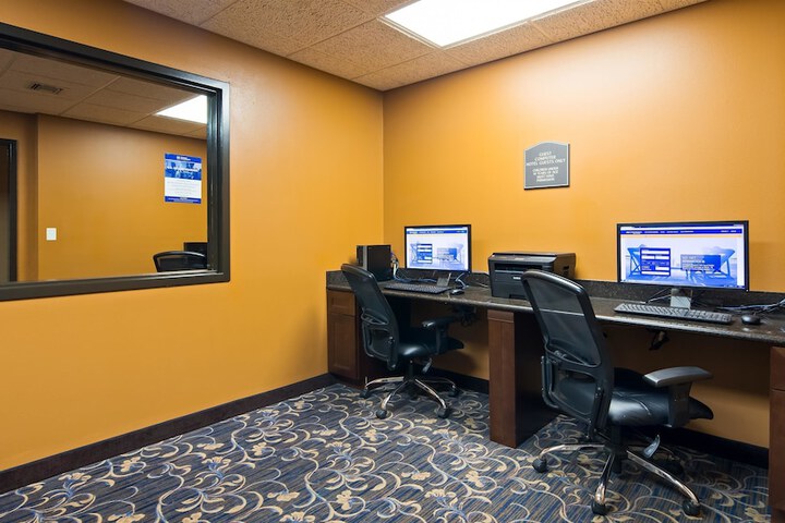 Business Center 32 of 32