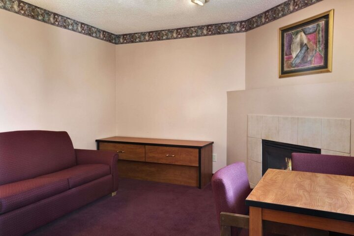Room 13 of 17