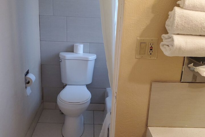 Room 25 of 37