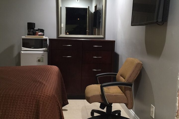 Room 14 of 25