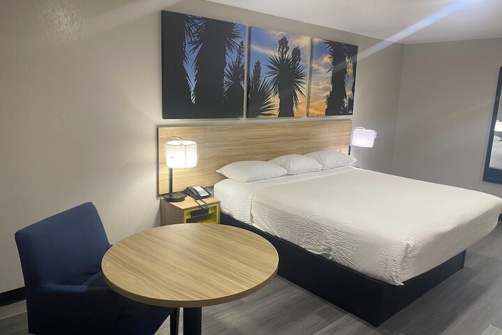 Room 11 of 24
