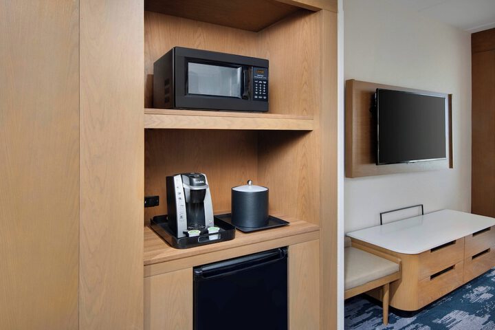 Room 10 of 27