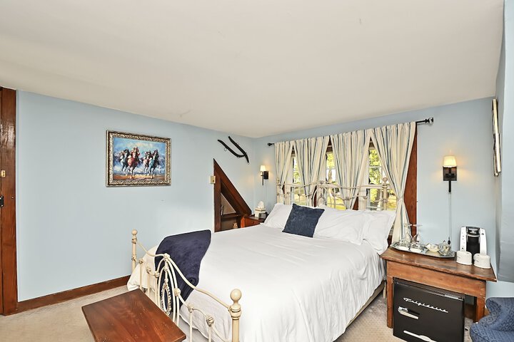 Room 50 of 93