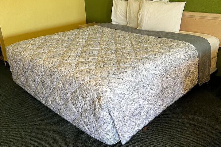Room 12 of 16