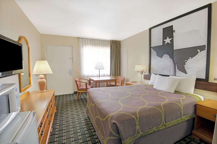 Room 16 of 27