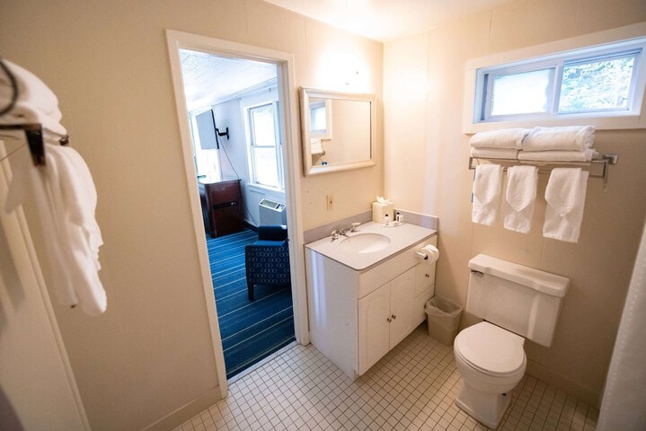 Room 12 of 27