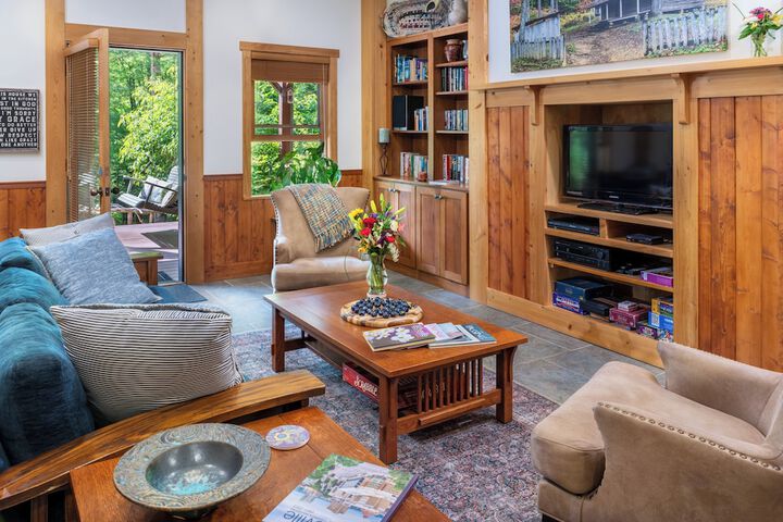 Bent Creek Lodge Bed & Breakfast