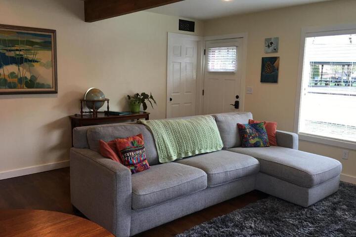 Adorable Home on the Park 10 Miles South of Eugene