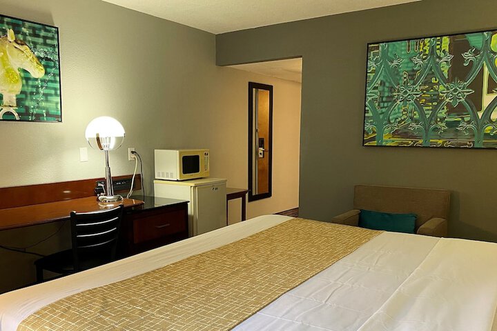 Room 26 of 33