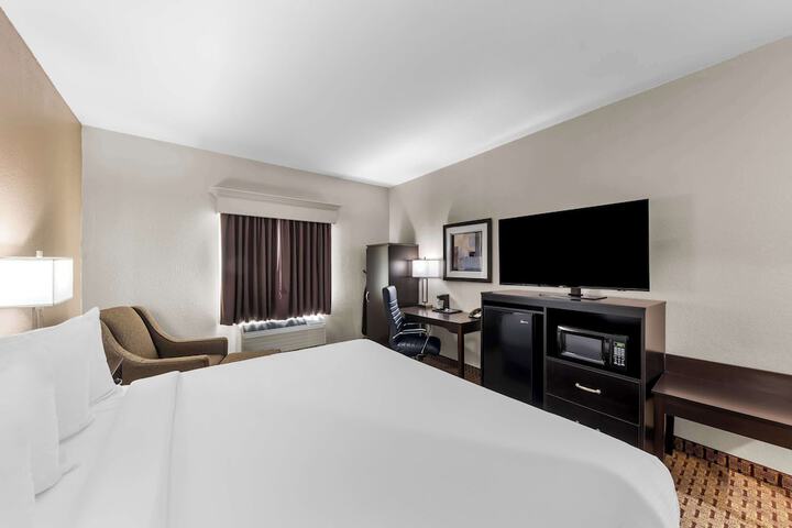Room 28 of 34