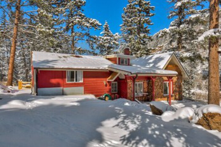 The Chipita Park Cabin