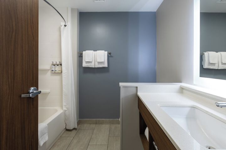 Holiday Inn Express & Suites Greenwood Mall by IHG