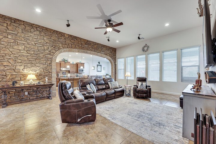 Luxury Queen Creek Home w / Calming Pool Oasis!