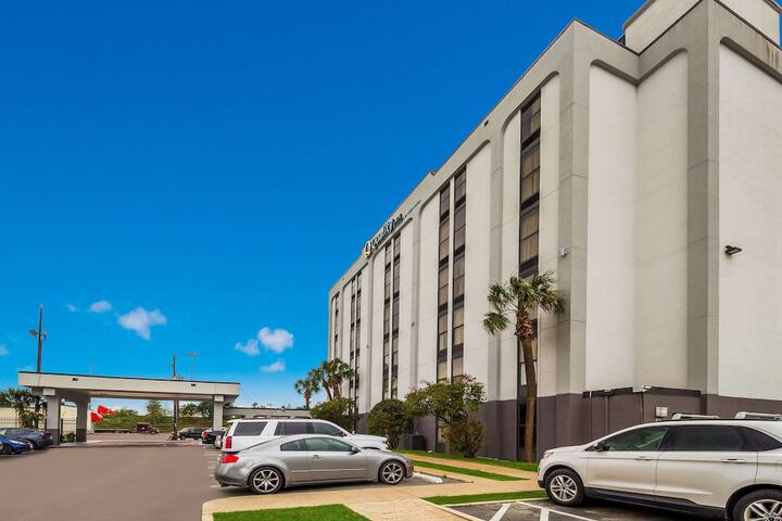 Hotel 2 of 33