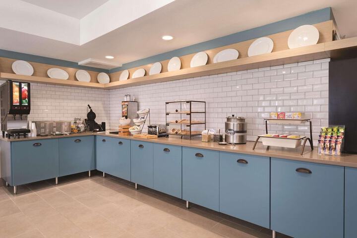 Country Inn & Suites by Radisson Detroit Lakes