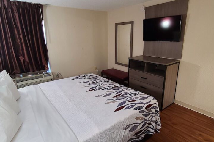 Red Roof Inn & Suites Cornelius – Lake Norman
