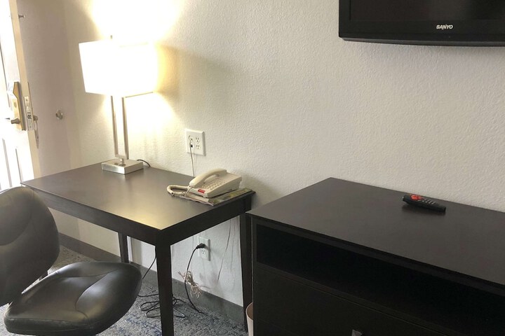 Room 19 of 35