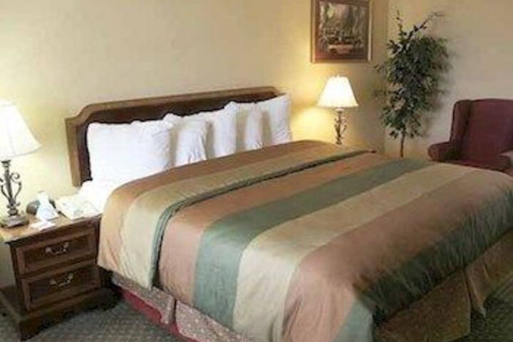 Rodeway Inn & Suites