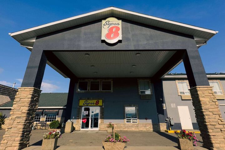Super 8 by Wyndham Dawson Creek