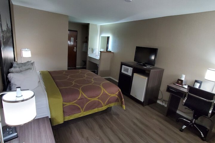 Super 8 by Wyndham Paris