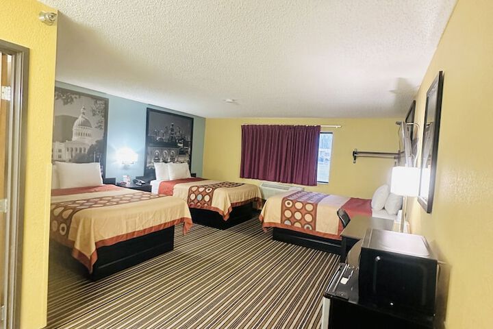 Room 25 of 46