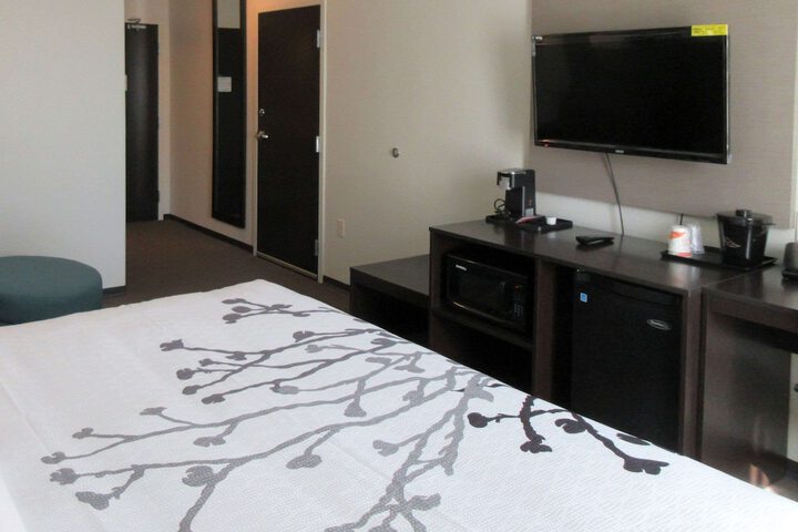 Room 15 of 25
