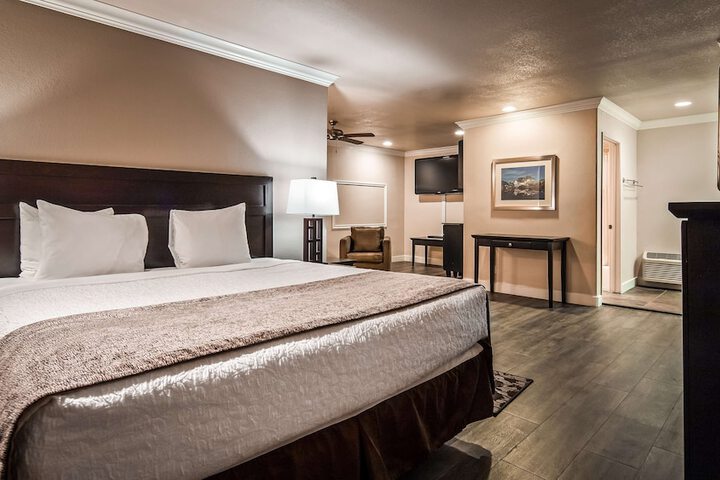 Room 10 of 29