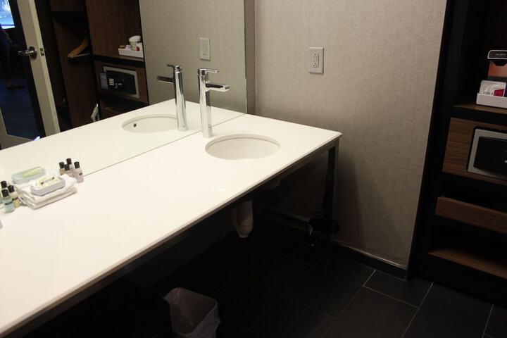 Room 42 of 110