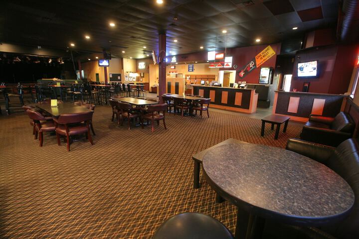 Lounge 50 of 56