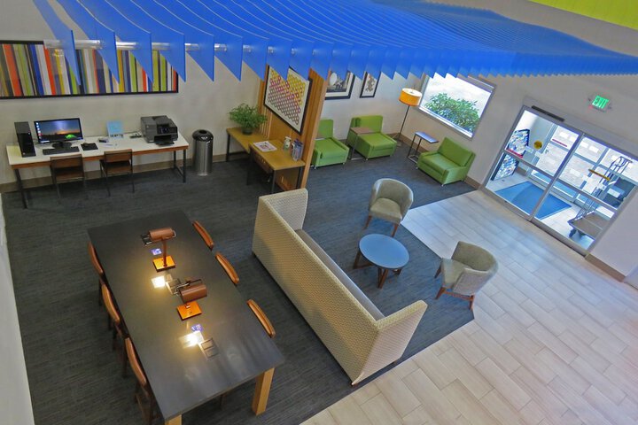 Holiday Inn Express & Suites Burlington by IHG