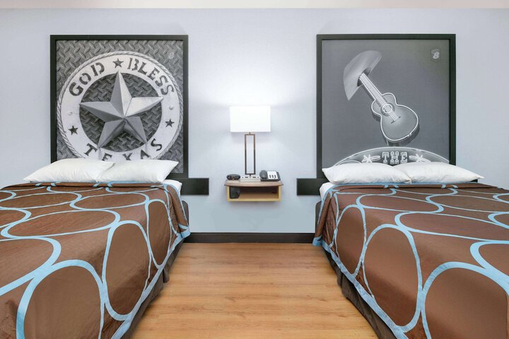 Room 15 of 39