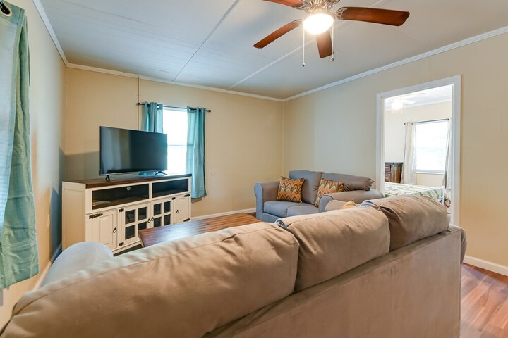 Riverfront Edenton Condo w / Porch & Boat Ramp!