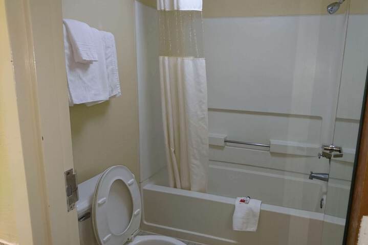 Room 16 of 34