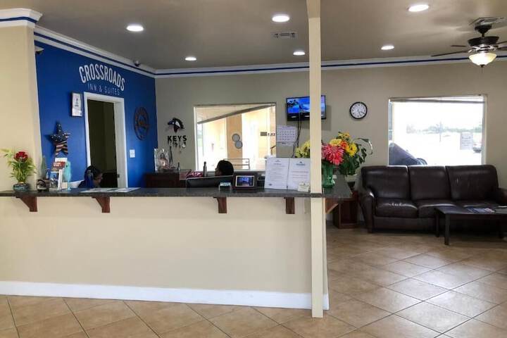Crossroads Inn & Suites