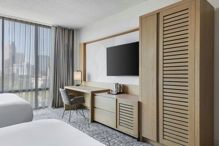 Sheraton Charlotte Hotel