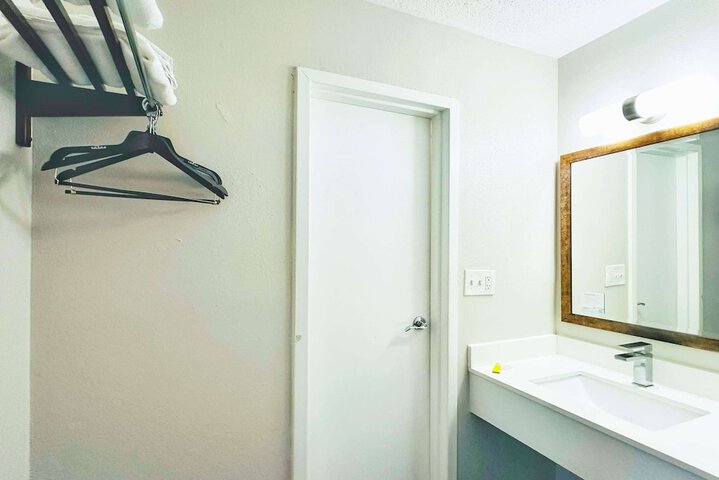 Room 103 of 111