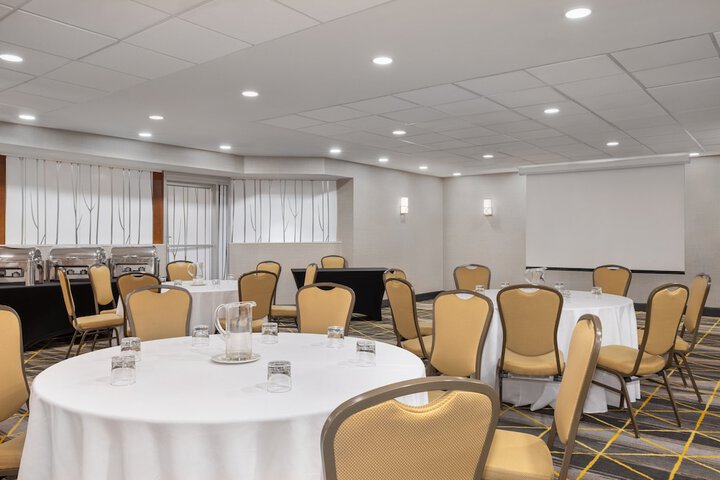 Holiday Inn Toronto Downtown Centre by IHG