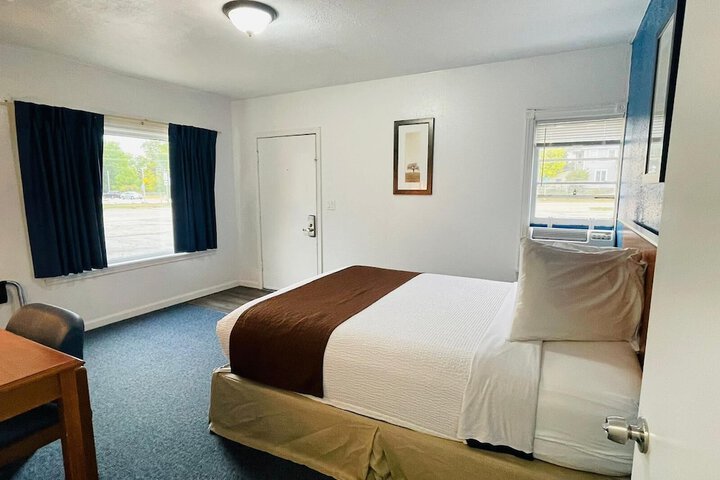 Sparta Inn