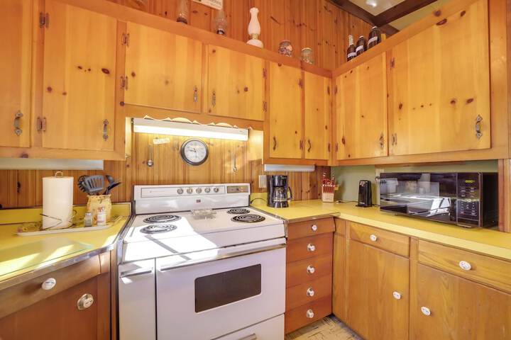 the Red Loft Candler Cottage Near Hiking Trails!