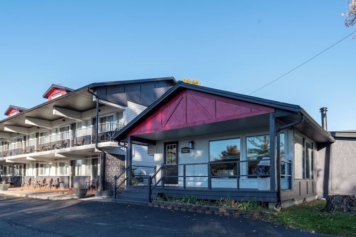 Super 8 by Wyndham Gananoque / Country Squire Resort