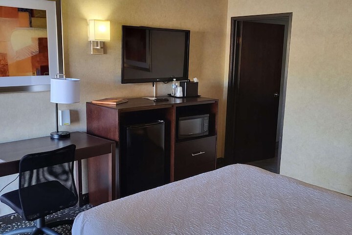 Room 34 of 63