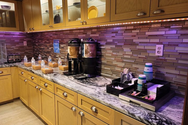 Breakfast/Coffee Service 19 of 24