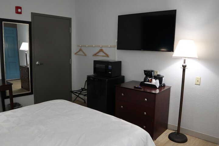 Room 15 of 40
